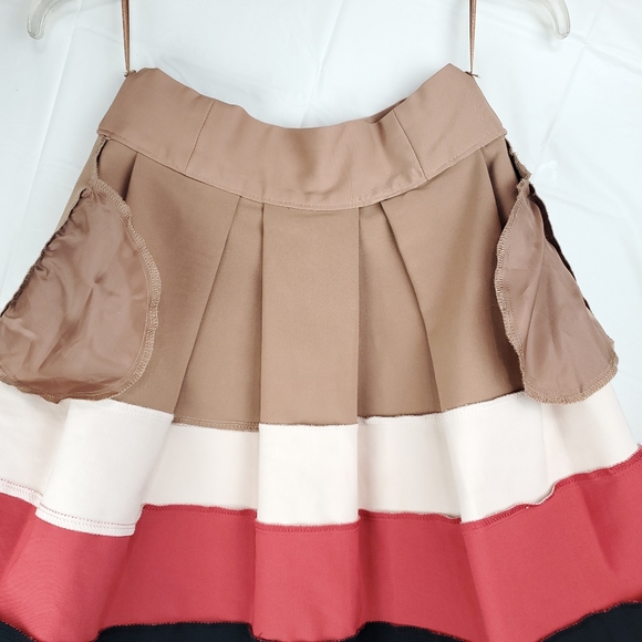 Zara Basic Pleated Skirt - Picture 4 of 9
